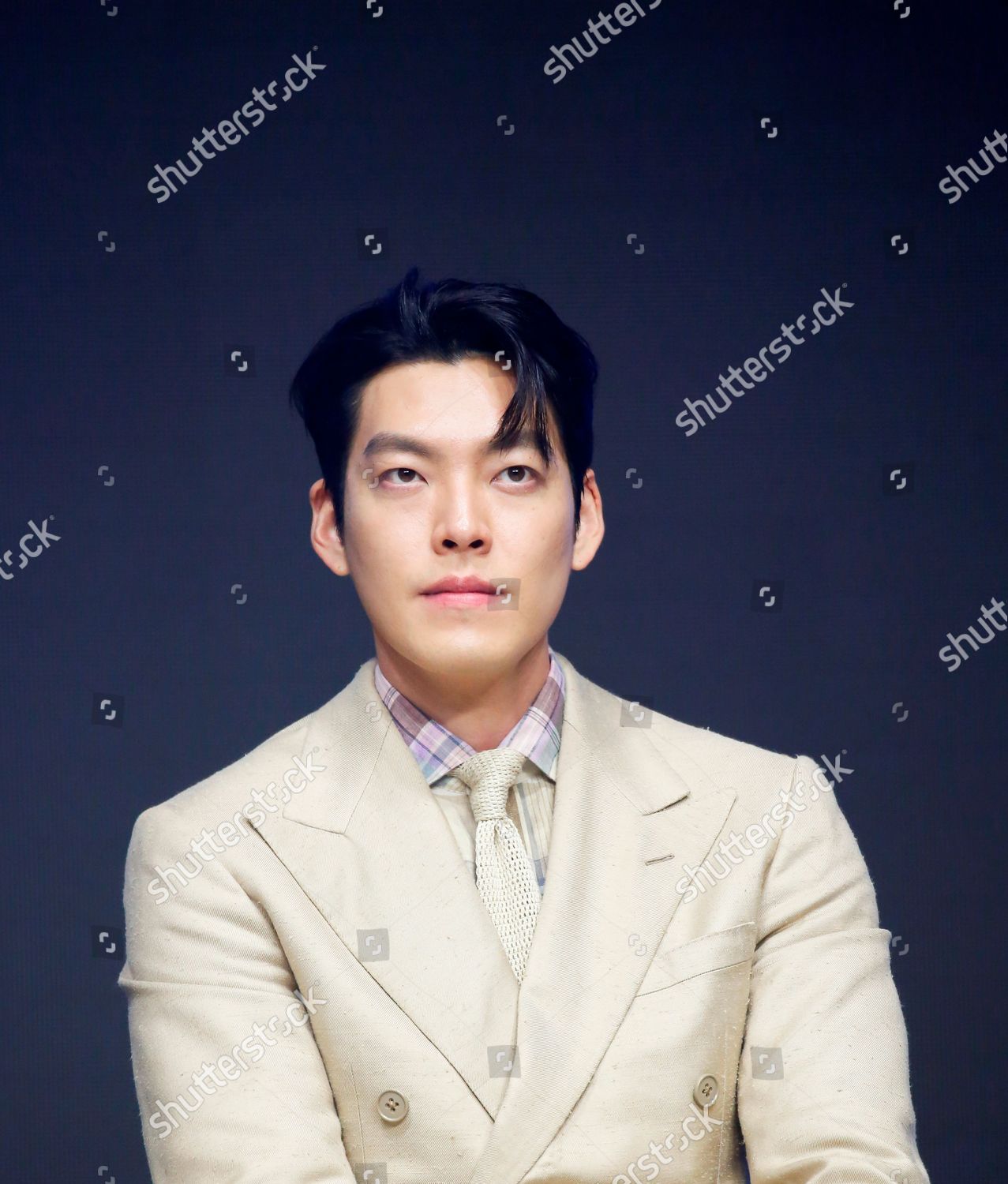 Fohisha erini sikadi, boshqasi esa uni yalaydi