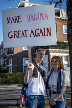 Eshagini siqib yurgan tombul qizlar