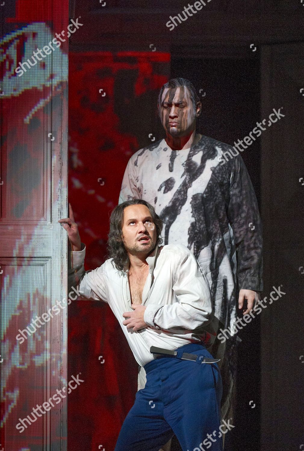 Tashrifda bir qiz jinsiy aloqa qilishni xohlaydi