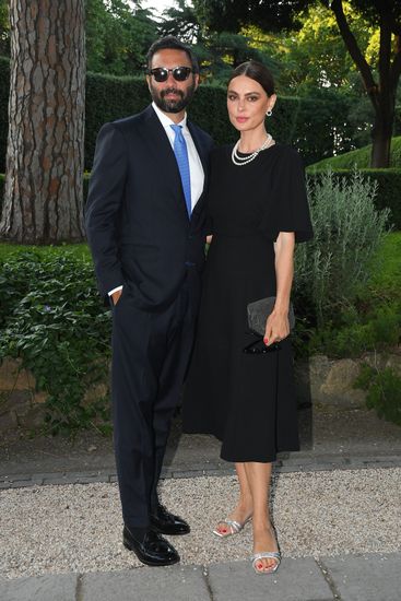 Katta burunli arman ayollarining fotosuratlari