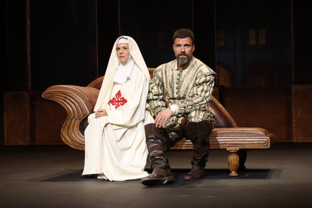 Porno olomon bir yigit sikish trannies Daria Sagalova, Maksim 2012 yilning eng seksual qizlari