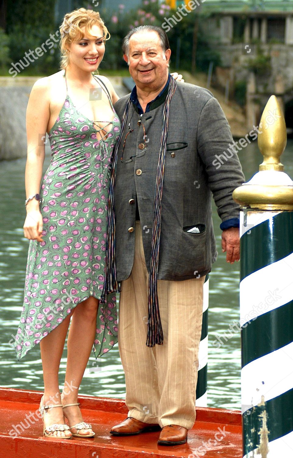 Kievda jinsiy xizmatlar uchun reklama Xotinining porno videosini tomosha qilish