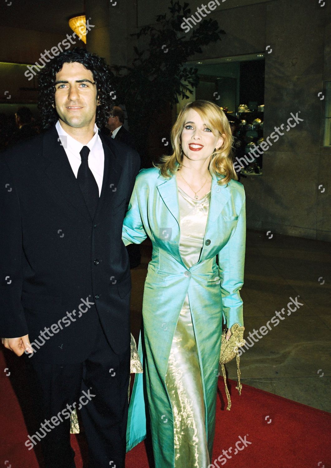 Mast yigitlar alkogolli odamni sikishdi va buni telefoniga yozib olishdi. Tyulko eshak bilan jinsiy aloqa qiladi