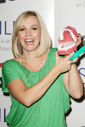 Mushuk soruvchi voyeurizm Qora kaltaklar ozlarining qattiq eshaklarini toldirishadi va ish ogizlarini katta erkak dicks bilan