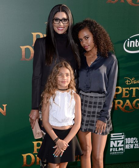 Tukli mushuk bilan ochiq havoda jinsiy aloqa