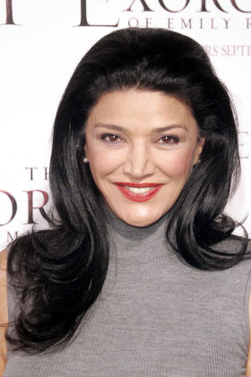 Men oriq qizning oyoqlarini yoyib, uning pornosiga sikimni solib qoydim