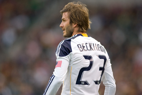 Taqdimotchini jonli efirda sikishyapti. Porno tomosha.