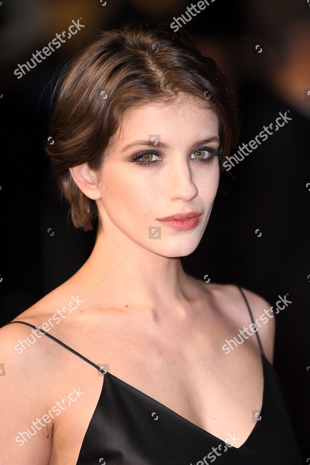 Klub pornosining hojatxonasida yashirin kamera Er va dost xotini rus porno