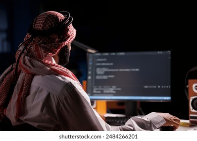 Islamic Man Shows How Design App Stock Photo 2505013033 | Shutterstock