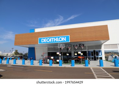 Sao Paulo, Brazil - december 29 2019 - Decathlon sign on building in  Paulista avenue. Decathlon is a french company and one of the world's  largest sporting goods retailers Photos