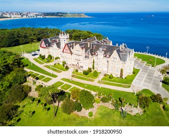 Vista panorámica aérea del Palacio de la Magdalena o del Palacio de la Magdalena. Es un palacio situado en la península de Magdalena, en la ciudad de Santander, España. Foto de stock