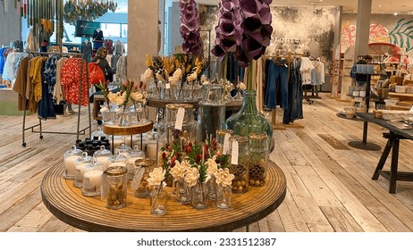 Apple store at The Florida Mall, Orlando, Central Florida, USA Stock Photo - Alamy