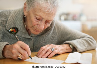4,841 Old Lady Writing Images, Stock Photos, 3D objects, & Vectors ...