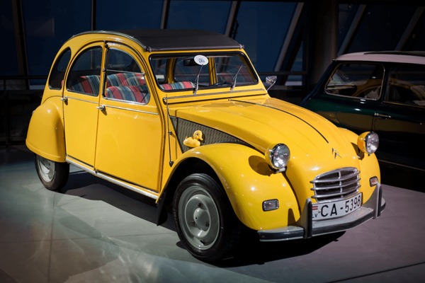 3+ Hundred Citroen 2cv6 Royalty-Free Images, Stock Photos