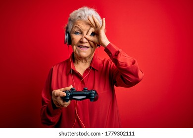 Best Elderly Video Gaming Royalty-Free Images, Stock Photos & Pictures