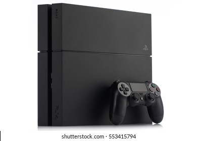 VARNA, Bulgaria - 18 November, 2016: Sony PlayStation 4 game console is a home video game console developed by Sony Interactive Entertainment. Foto stock editoriale