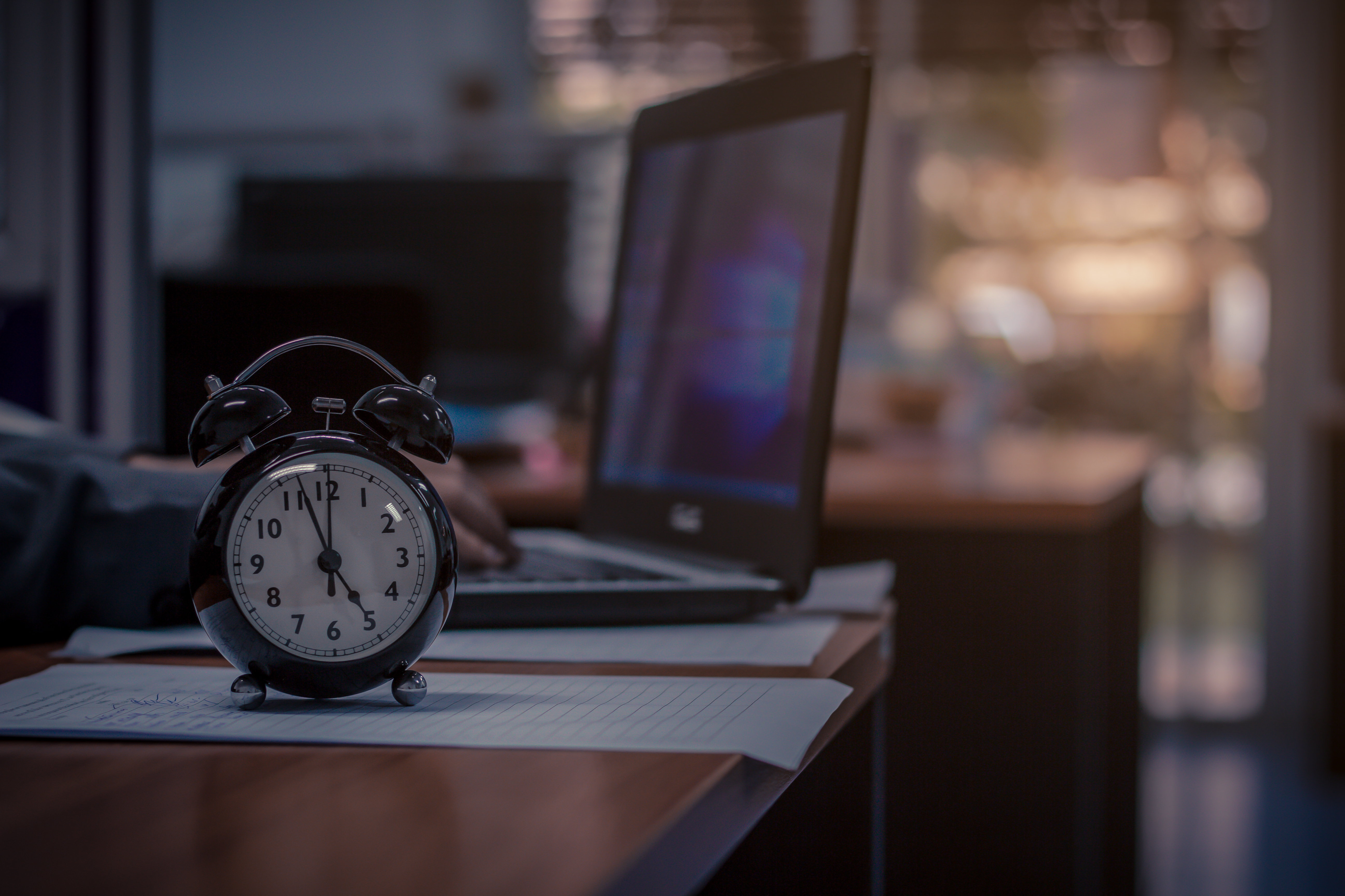 Non-working hours. Working hours. Work all hours. Бизнес экономия времени. Рабочие часы.