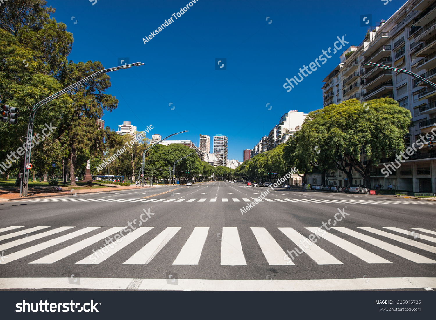 183,398 imágenes de Cruce peatonal - Imágenes, fotos y vectores de