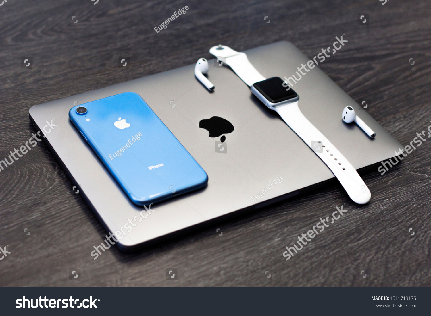 iZone Digital - Your Apple Store Mumbai