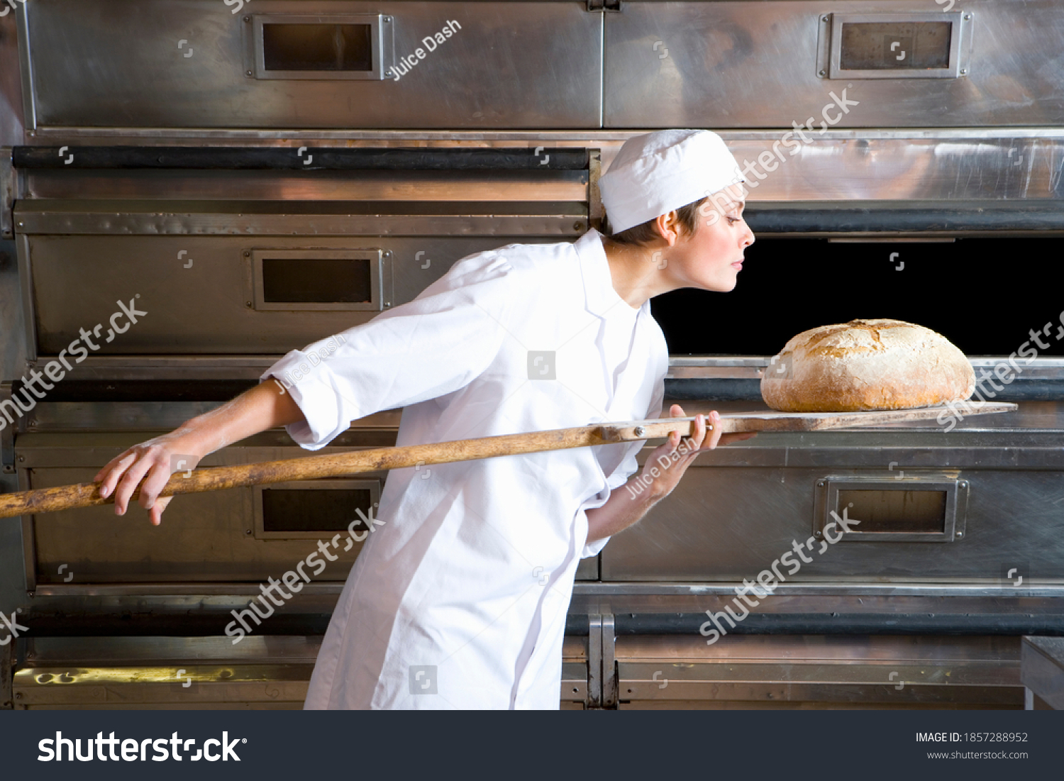 пекари эстетика. работа свежие работы пекаря. фасовщик на пекарню. интересная пекарня с персоналом. студенты в пекарне.