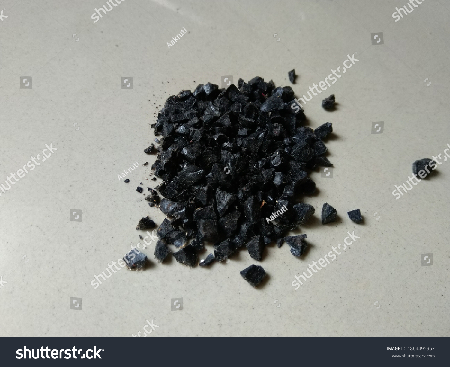 Yalangoch erkaklarning defekatsiya qilayotgan fotosuratlari Kattalar uchun jinsiy aloqa