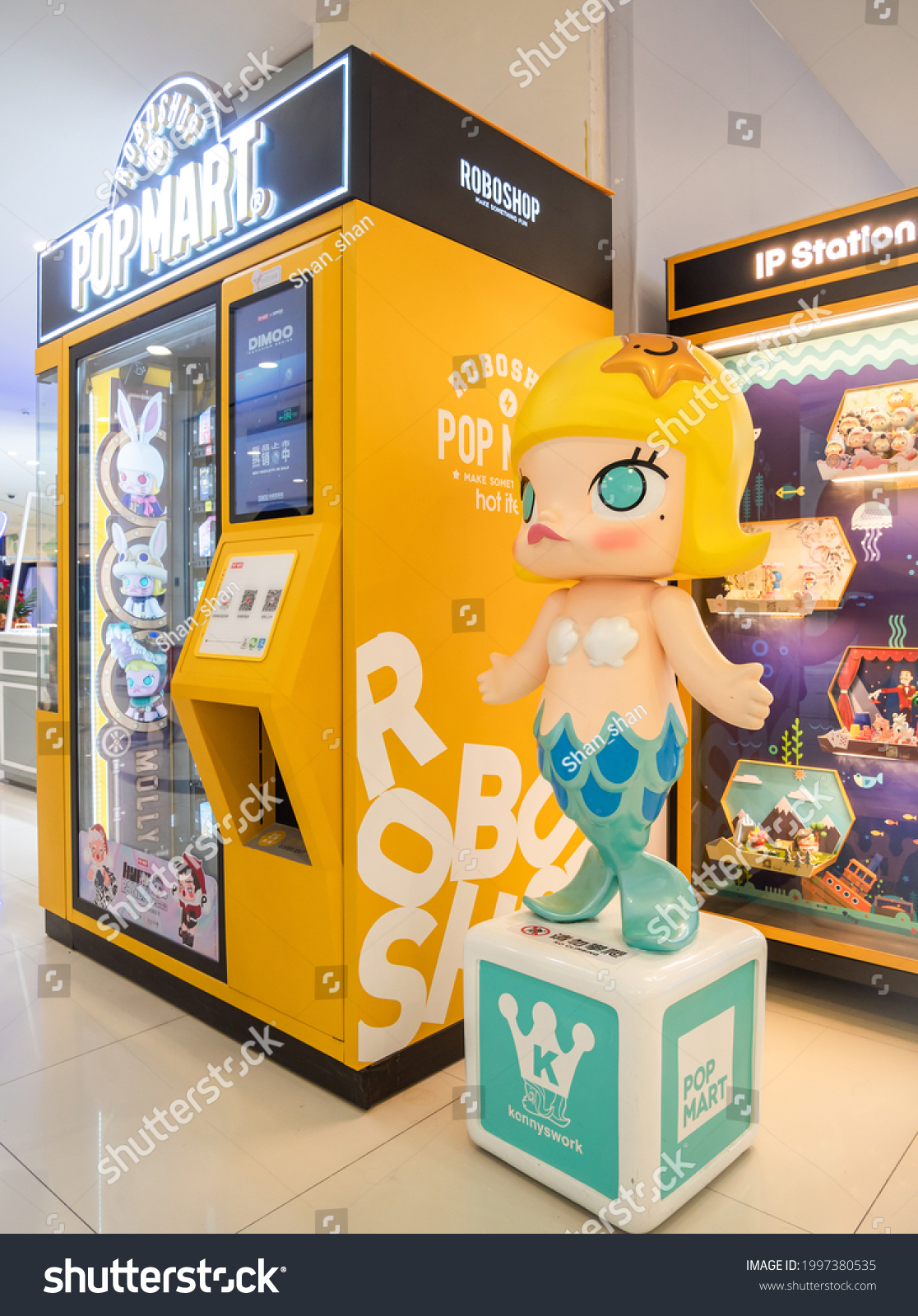 POP　MART 写真のやつ I found them in the Pop Mart vending machine in Odaiba