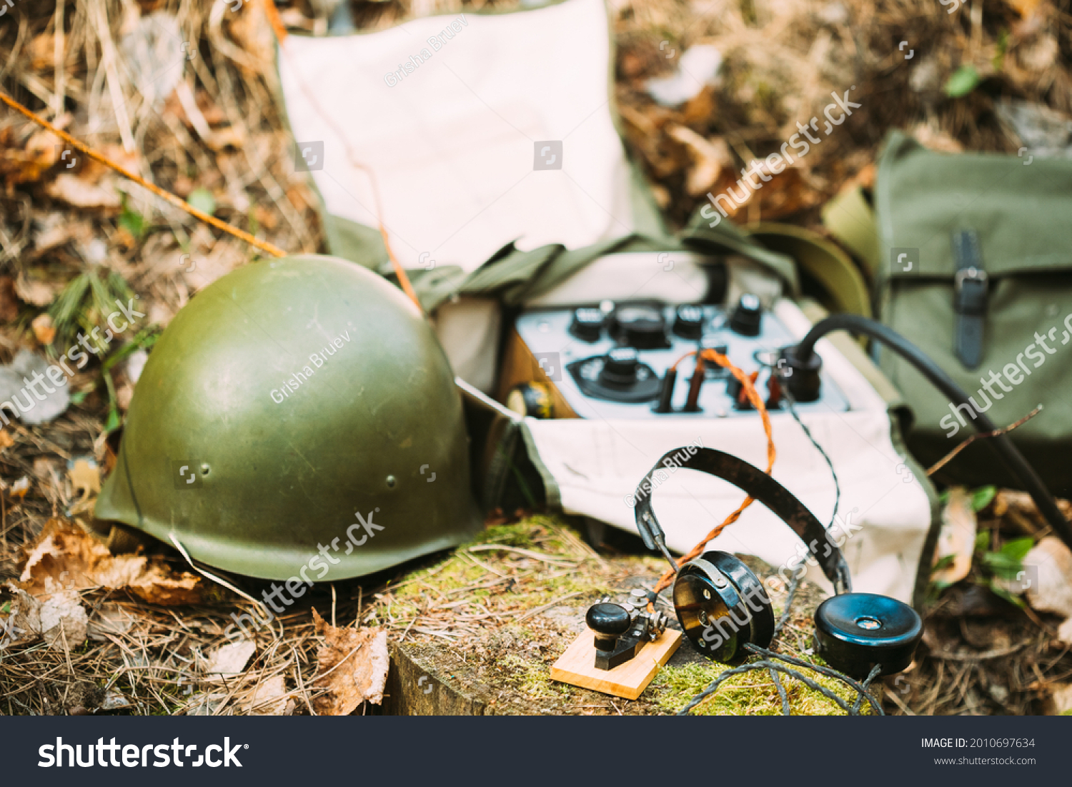 580 Army Radio Operator Images, Stock Photos & Vectors | Shutterstock