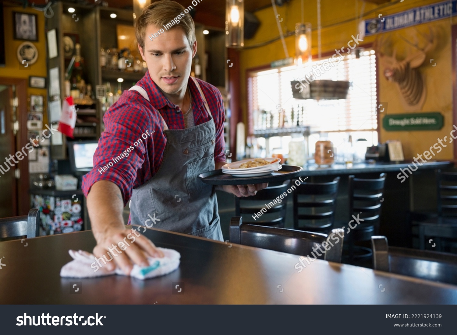 6,786 Restaurant Cleaning Service Images, Stock Photos, 3D objects ...