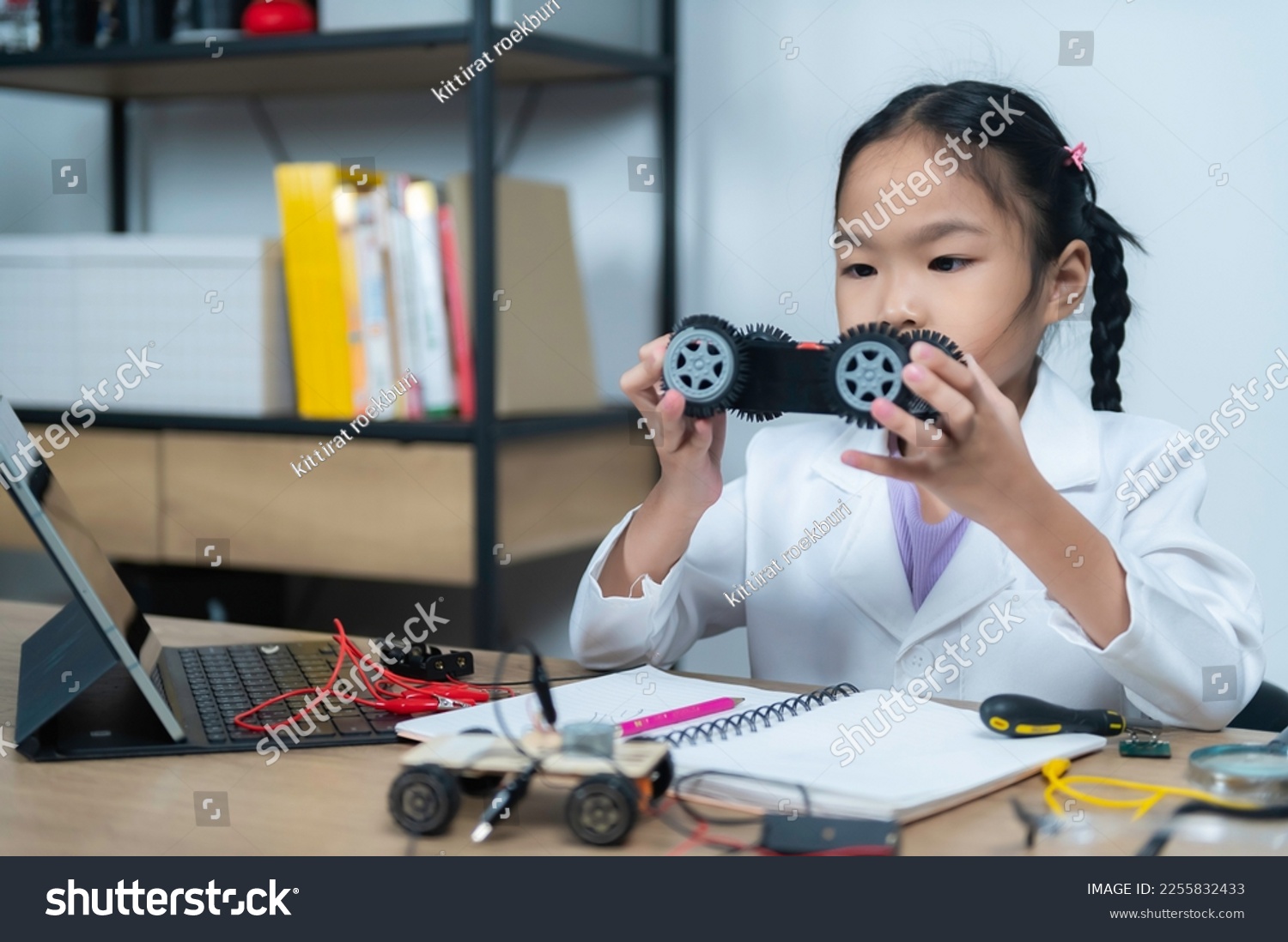 Asian Littlle Girl Constructing Coding Robot Stock Photo 2255832433 ...