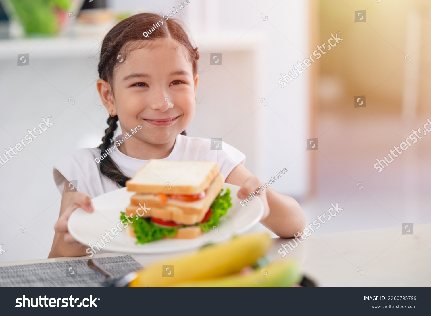17 Asian Kid Mom Eating Sandwich School Images, Stock Photos, 3D