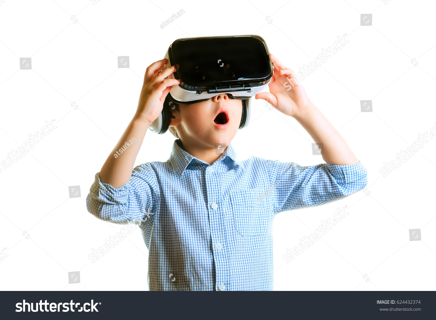 очки виртуальной реальности детские. детский шлем виртуальной реальности. детская виртуальная реальность. ребенок в шлеме виртуальной реальности. ребенок в шлеме виртуальной реальности.